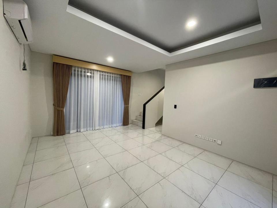 Rumah Sewa Murah Lokasi Kota Baru Parahyangan, Bandung, LB 94m²