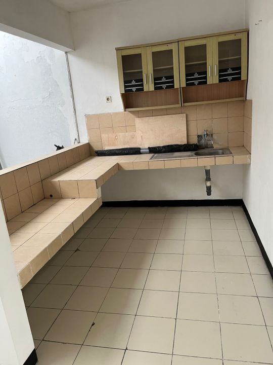 Rumah Sewa Murah Lokasi Kota Baru Parahyangan, Bandung, LB 80m²