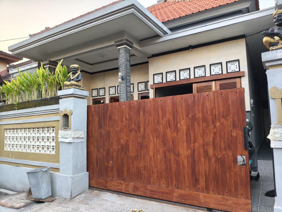 Rumah Sewa Nyaman Lokasi Denpasar Barat, Denpasar, LB 180m²
