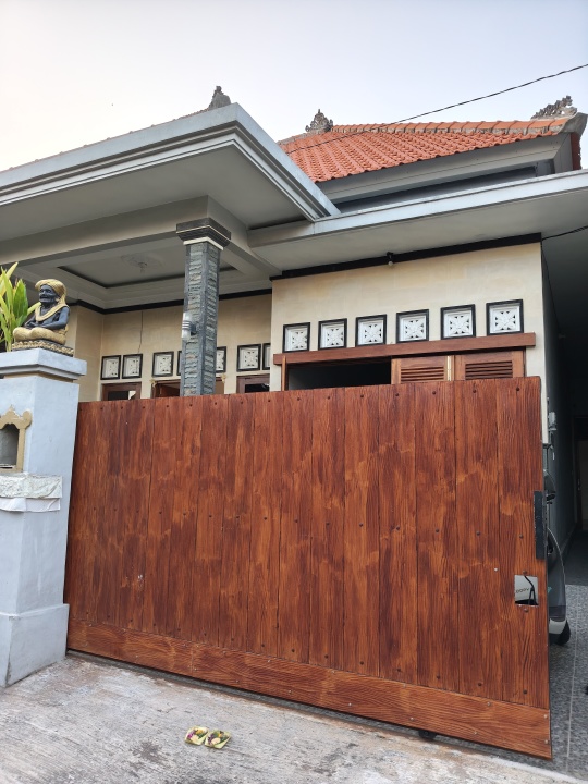 Rumah Sewa Nyaman Lokasi Denpasar Barat, Denpasar, LB 180m²