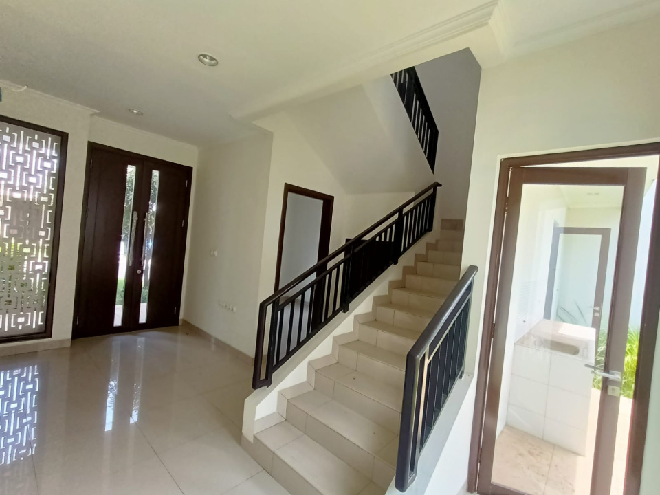 Rumah Sewa Murah Lokasi Summarecon Bandung, Bandung, LB 124m²
