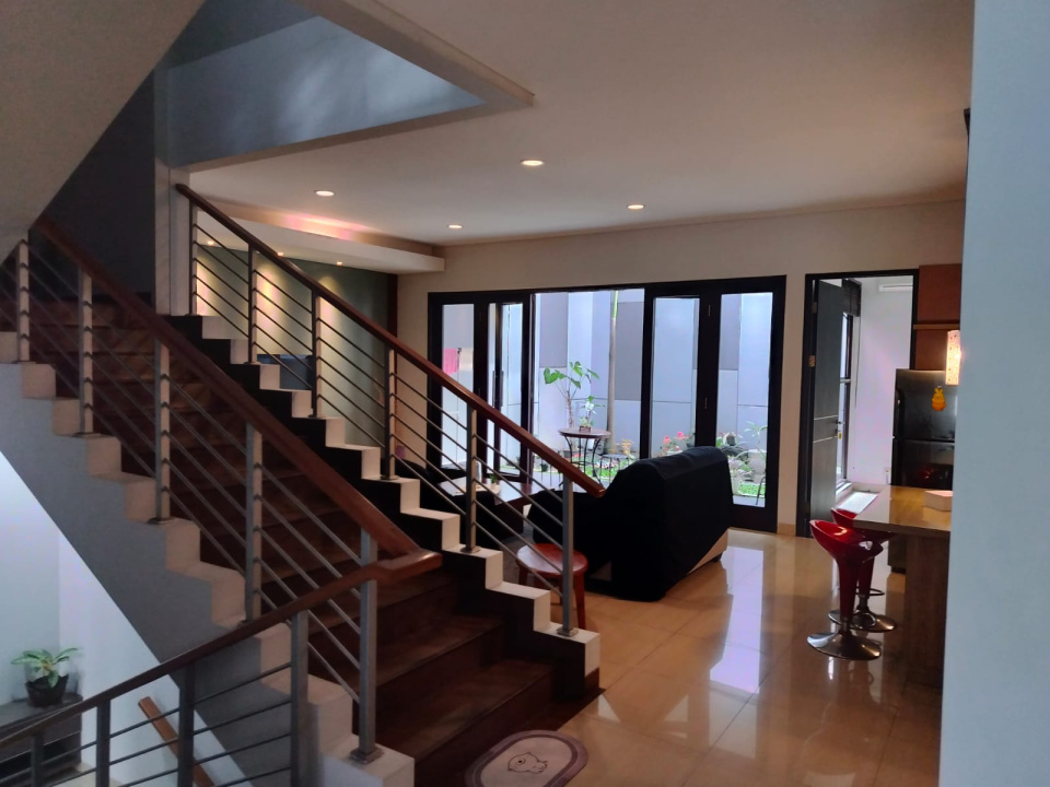 Rumah Sewa Murah Lokasi Setra Duta, Bandung, LB 360m²
