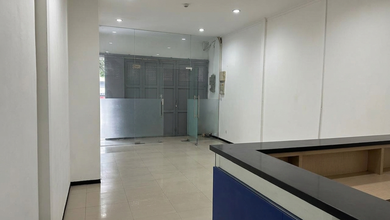Ruko 3 Lantai Cocok untuk Ruang Usaha di Karapitan