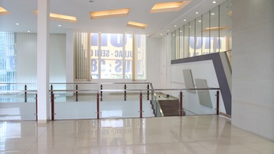 Kantor Luas Siap Pakai di Mainroad Bkr