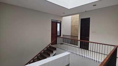 Rumah Mewah di Kawasan Cihampelas, Bandung, LB 525m², Harga 11 Miliar