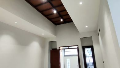 Jual Segera Rumah Mewah di Taman Holis Indah, Bandung, LT 153 m2
