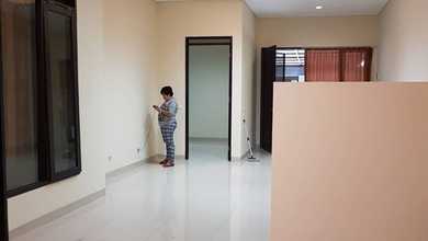 Rumah Siap Pakai di Area Singgasana, Bandung, LT 128m²