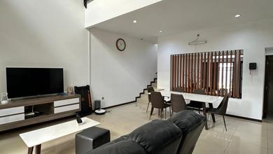Rumah Mewah di Batununggal, Bandung, 4 Kamar Tidur, LT 188m²