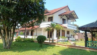 Villa Luas di Lembang dengan View Pegunungan Memukau & Udara Sejuk