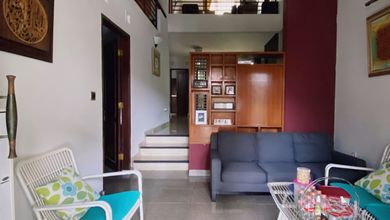 Rumah Prestisius di Kawasan Setra Duta, Bandung, LB 230m², Harga 3,2 Miliar