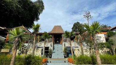 Villa With Pool Air Hangat, Pagerwangi, Lembang