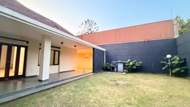 Hunian Elite di Kawasan Gatot Subroto, Bandung, LB 500m², Harga 18 Miliar