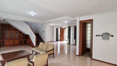 Hunian Mewah di Setra Duta, Bandung, 4 KT, LT 404m²