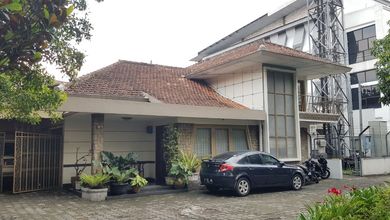 Penawaran Eksklusif, rumah Mewah di Riau, Bandung, LB 600m²