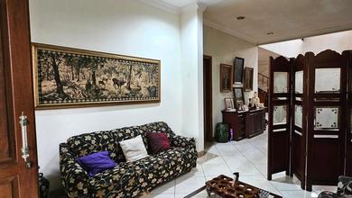 Rumah Elegan di Lengkong, Bandung, 6 Kamar Tidur, LT 320m²