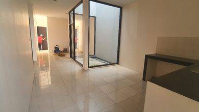 Jual Rumah Cantik LT 112 m2 area Taman Kopo Indah, Bandung