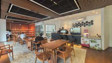 Cafe Bagus Luas Asri di Setrasari Bandung