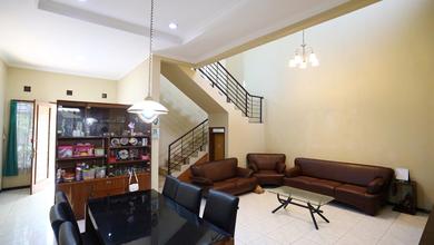 Hunian Elite di Kawasan Pasir Luyu, Bandung, LB 220m², Harga 2,8 Miliar
