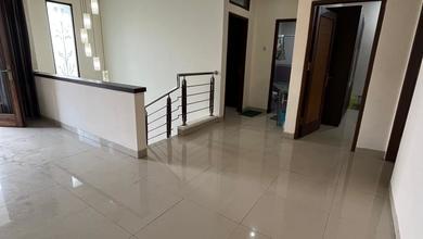 Rumah Sewaan Murah di Setra Duta, Bandung, 4 KT, Harga 125 Juta /tahun