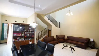 Rumah Prestisius di Kawasan Pasir Luyu, Bandung, LB 220m², Harga 2,8 Miliar