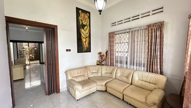 Jual Rumah Cantik Luas 230 m2 di Burangrang, Bandung