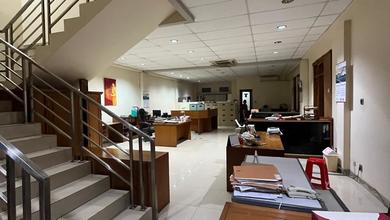 Ruang Usaha Luas 3 Lantai Lokasi Strategis Di Sayap Riau