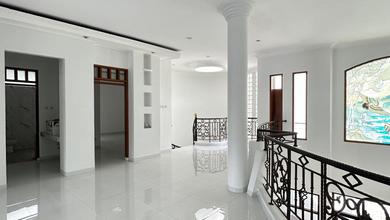 Hunian Mewah di Batununggal, Bandung, 4 Kamar Tidur, LT 375m²