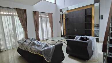 Jual Rumah Cantik LT 180 m2 di Batununggal, Bandung
