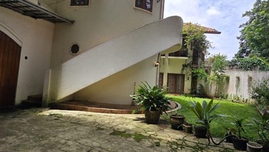 Rumah Elegan di Hegarmanah, Bandung, 5 KT, LT 442m²