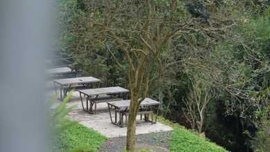 Gedung Komersil Lokasi Oke 900m2 Dijual di Setiabudi