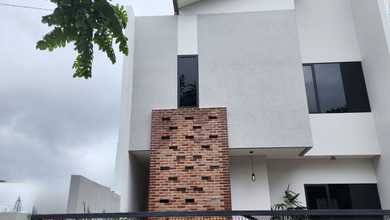 Rumah Mewah di Kawasan Pondok Hijau, Bandung, LB 235m², Harga 3,25 Miliar