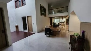 Rumah Elite di Kawasan Ciumbuleuit, Bandung, LB 500m², Harga 8 Miliar