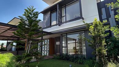 Dijual rumah Mewah di Kota Baru Parahyangan, Bandung - LT 301m²