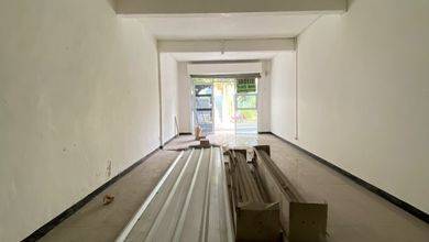 Dijual Ruko Besar Siap Pakai Menghadap Jalan Besar