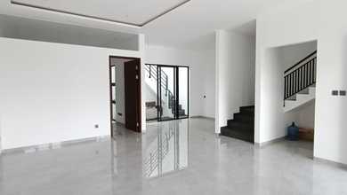 Rumah Prestisius di Kawasan Setra Duta, Bandung, LB 200m², Harga 3,6 Miliar