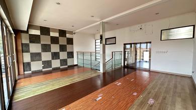 Rumah Elegan di Batununggal, Bandung, 4 Kamar Tidur, LT 150m²