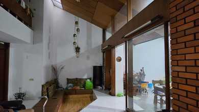 Hunian Mewah di Kawasan Sukajadi, Bandung, LB 250m², Harga 12,5 Miliar