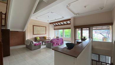 Hunian Prestisius di Kawasan Cipaku, Bandung, LB 400m², Harga 7,5 Miliar