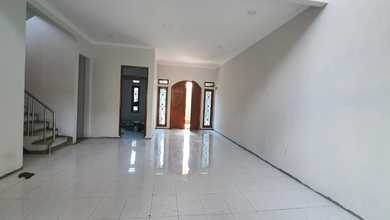 Penawaran Eksklusif, rumah Prestisius di Taman Kopo Indah, Bandung, LB 350m²