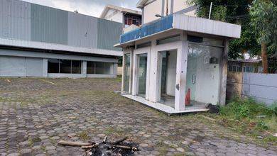 Gedung Usaha Lokasi Oke 1000m2 Dijual di Suci