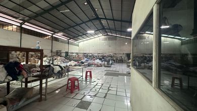 Rumah Tinggal dan Ex Pabrik Konveksi Cibolerang Kopo Bandung