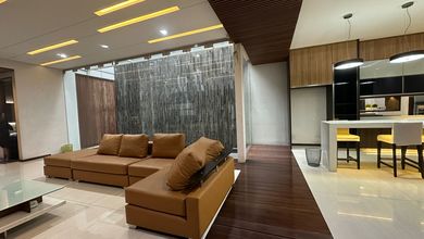 Jual Rumah Megah Luas 220 m2 Area Pasteur, Bandung