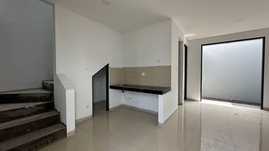 Rumah Dijual di Taman Kopo Indah, Bandung, LB 80m², Harga Kompetitif!
