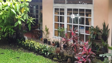 Rumah Elegan di Dago, Bandung, 7 KT, LT 1220m²