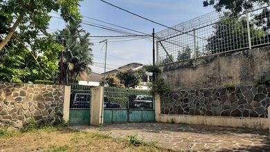 Rumah Mewah di Ciumbuleuit, Bandung, 2 KT, LT 870m²