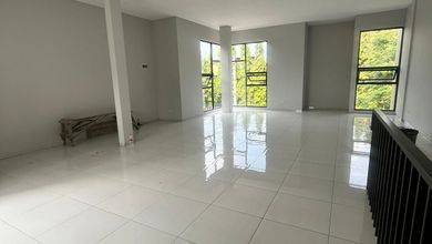Jual Ruko Ukuran Besar Siap Pakai Hadap Jalan Besar
