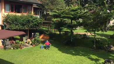 Rumah Mewah di Kawasan Cipaku, Bandung, LB 600m², Harga 13,5 Miliar