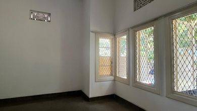 Jual Rumah Megah LT 1100 m2 Kawasan Riau, Bandung