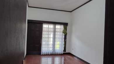 Rumah Elegan di Buah Batu, Bandung, 5 KT, LT 779m²
