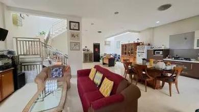 Rumah Elegan di Mekar Wangi, Bandung, 4 Kamar Tidur, LT 210m²